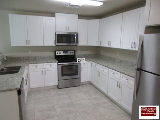 Building Photo - 1102 SW 23rd St
