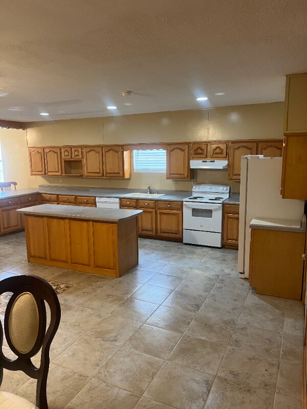 Building Photo - 19659 Young St