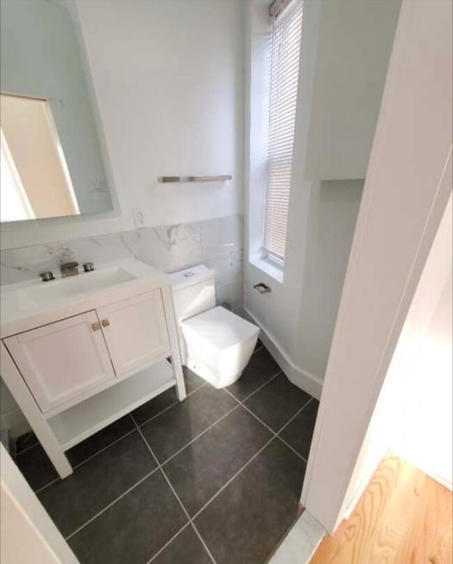 Building Photo - 5425 Catharine St