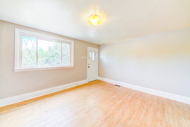 Building Photo - 1008 E Warrington Ave