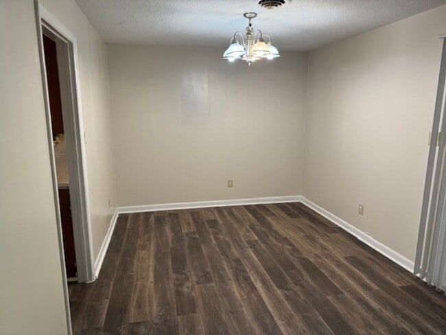 Building Photo - 715 Lee Dr
