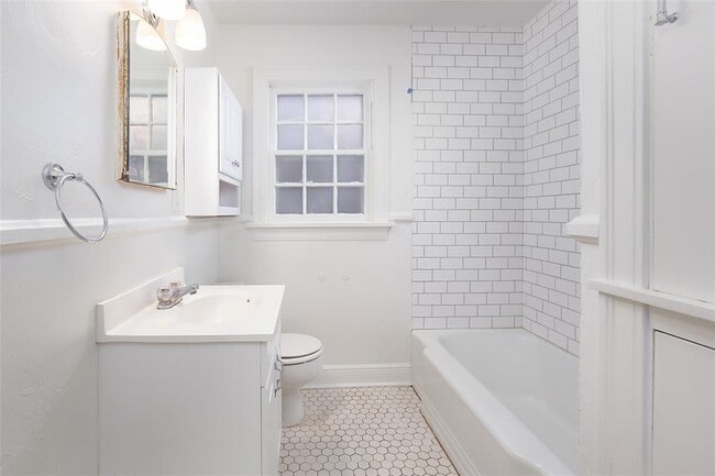 Building Photo - 721 NW 46th St