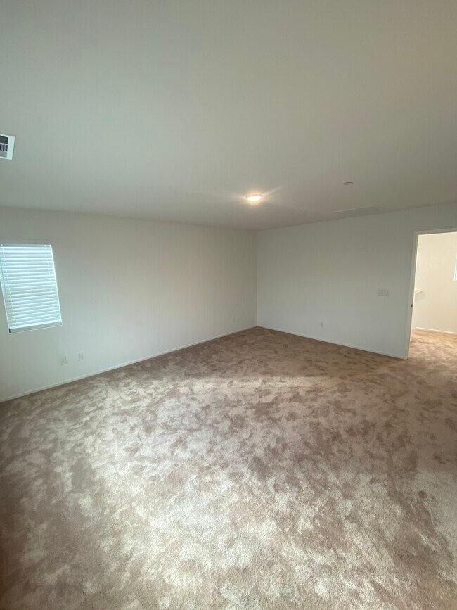 Building Photo - 6032 Mariposa Dr