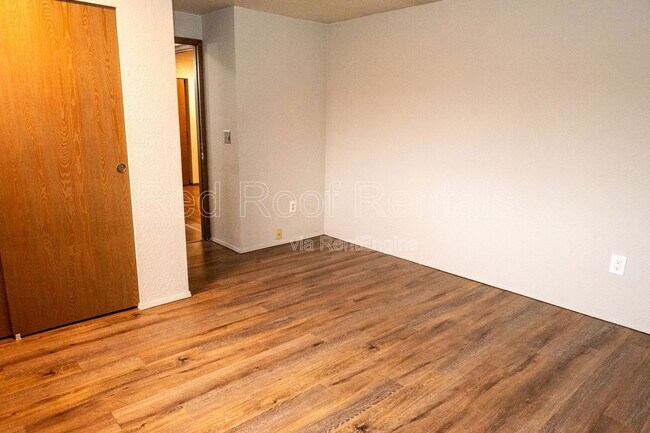 Building Photo - 13702 14th Ave S