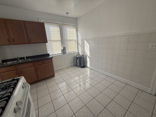 Building Photo - 5333 W Fullerton Ave