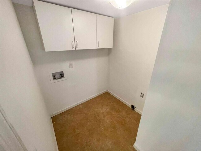 Building Photo - 1454 Hembree Station Dr