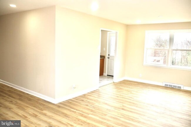 Building Photo - 147 Deacon Rd