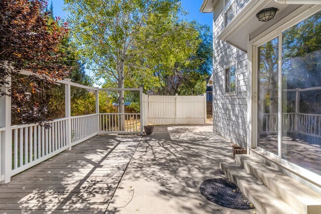 Building Photo - 638 1/2 Brooks Ct