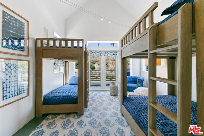 Building Photo - 1341 Palisades Beach Rd