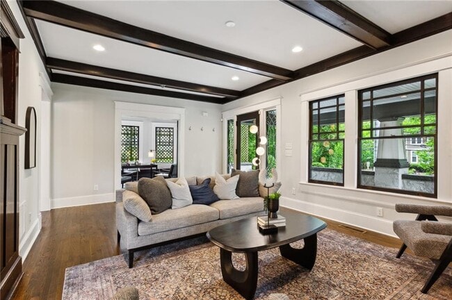 Building Photo - 843 Monroe Dr NE