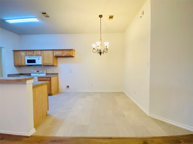 Building Photo - 5747 Wandering Creek Dr