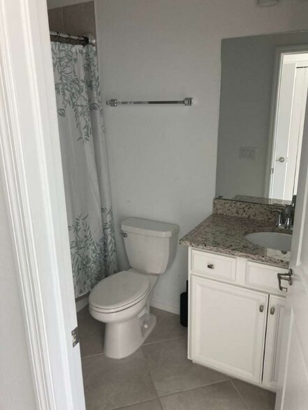 Building Photo - 3261 Altimira Dr