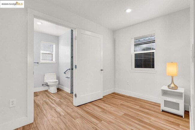 Building Photo - 507 Maple St