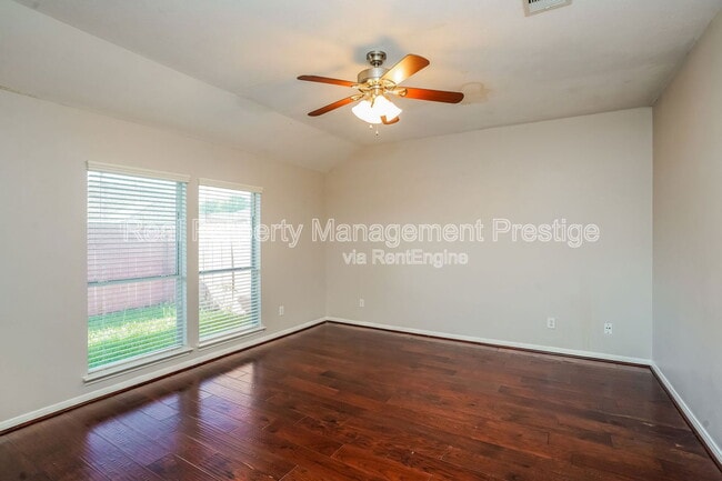 Building Photo - 1719 Village Townhome Dr