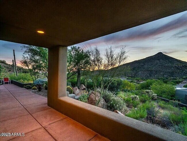 Building Photo - 9898 E Graythorn Dr