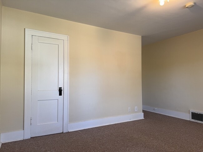 Building Photo - 115 W Crystal Lake Ave