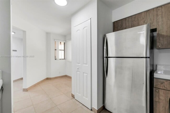 Building Photo - 15575 Miami Lakeway N