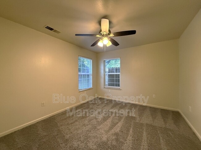 Building Photo - 524 W 1st Ave