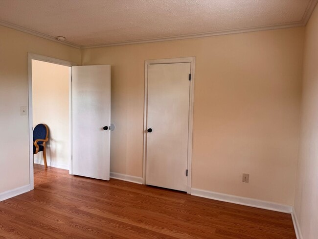 Building Photo - 3 Bed, 1.5 Bath brick home located on Gallimore Town Rd