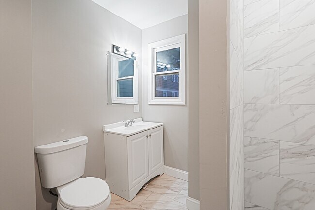 Building Photo - 381 Adams St