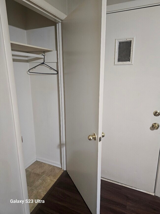 Building Photo - 3415 Emerald Dr