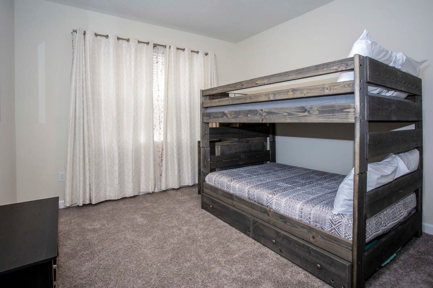 Building Photo - 4710 Sleepy Hollow Dr