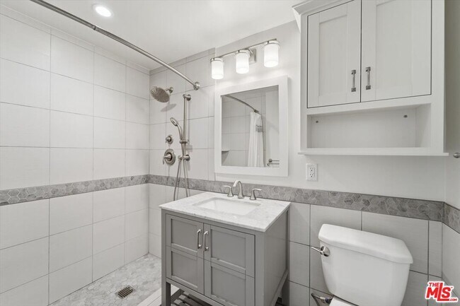 Building Photo - 969 Hilgard Ave