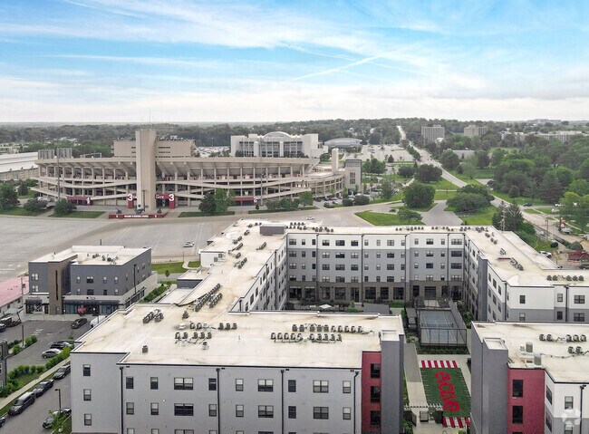 Building Photo - Student | Evolve Bloomington