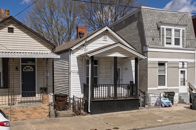Building Photo - 411 W 9th St
