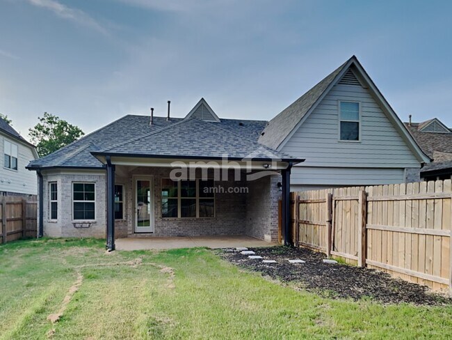 Building Photo - 5571 Stonecrest Dr