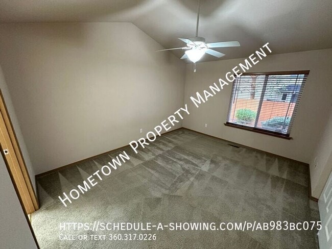 Building Photo - 9420 Fairhill Dr NE