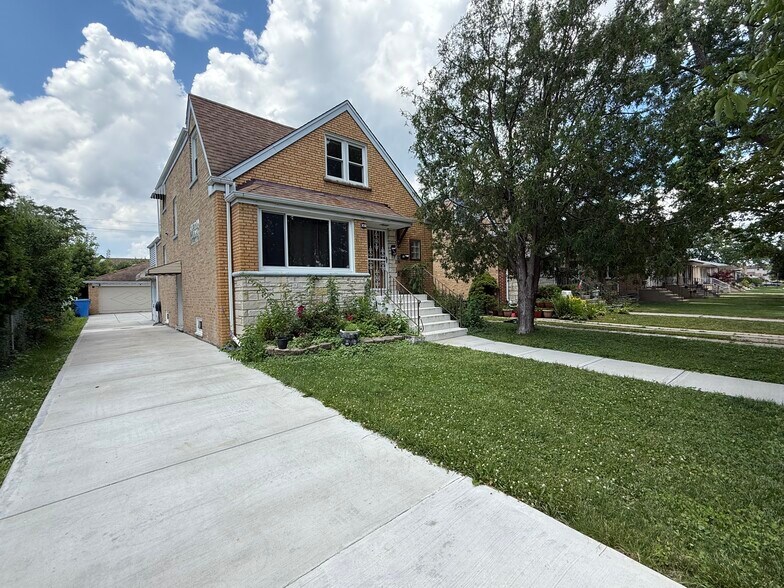 Primary Photo - 3030 N Oleander Ave