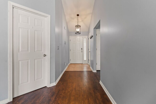 Building Photo - Winslow Home