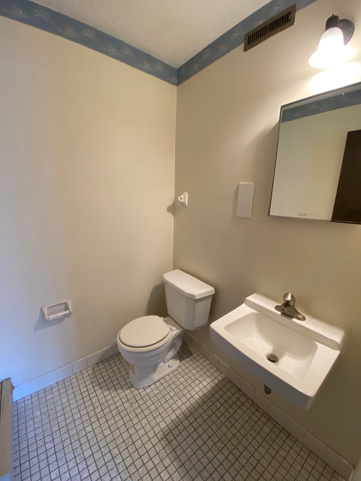 Building Photo - 1653 4th St SE