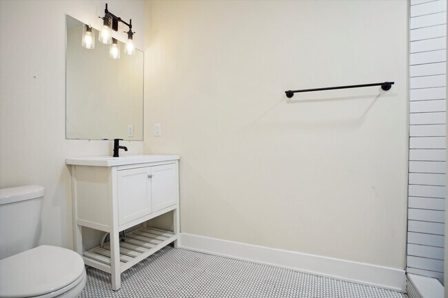 Building Photo - 1807 N Bouvier St