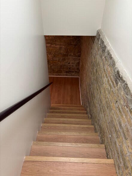 Steps to lower level - 2608 W Evergreen Ave