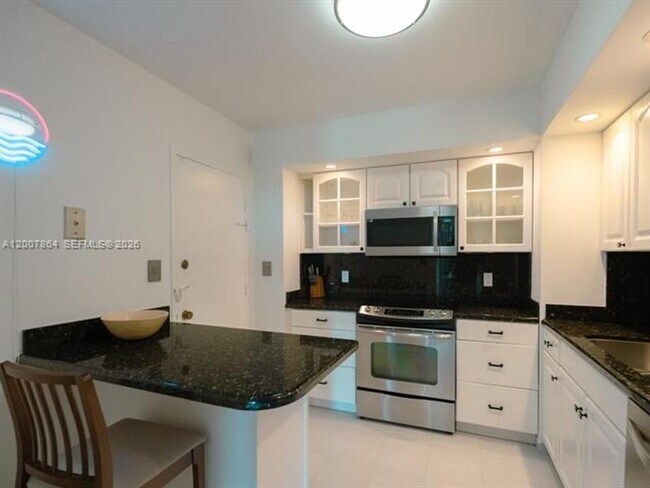 Building Photo - 9225 Collins Ave