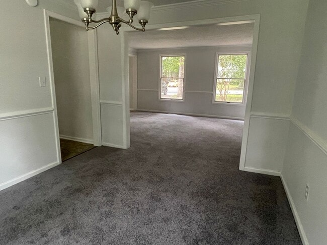 Building Photo - Spacious Chesterfield 2 Story