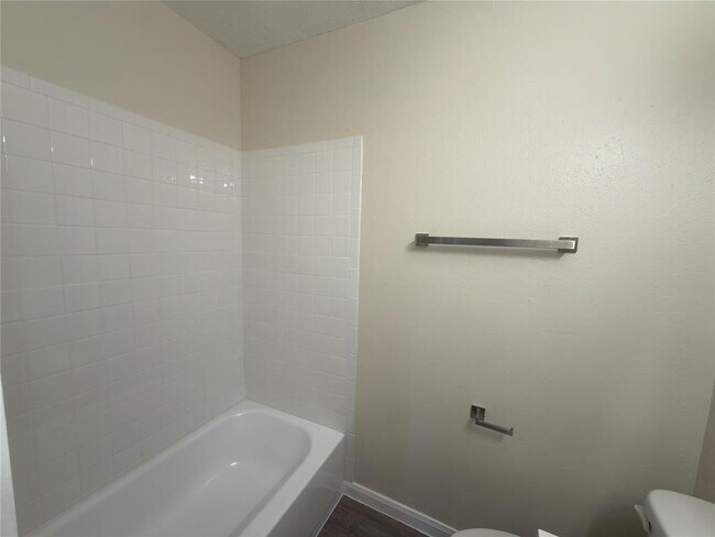 Building Photo - 1614 W Braker Ln