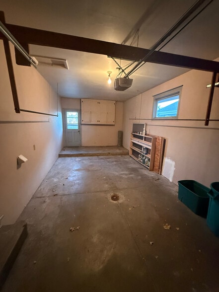 Building Photo - 2419 W Anna St