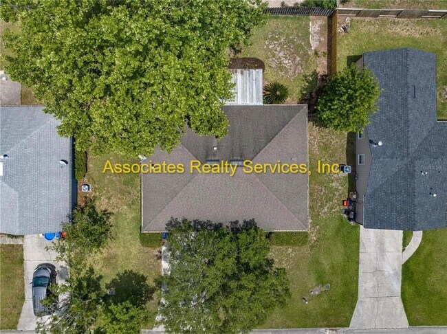 Building Photo - Charming, spacious 3bed/2bath home w/ office, screened patio & double car garage in Northridge su...