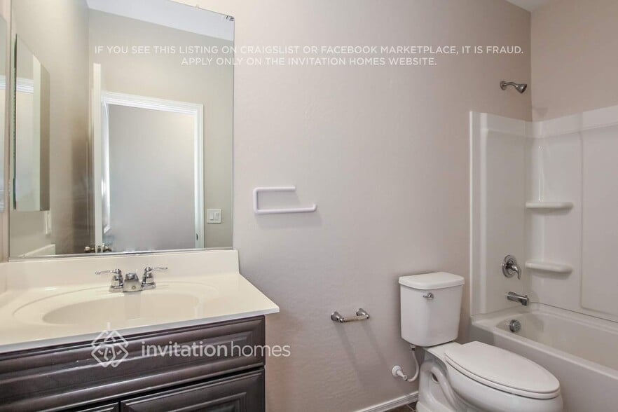 Building Photo - 12651 W Glenn Dr