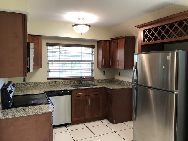 Primary Photo - 812 W Lakewood Rd