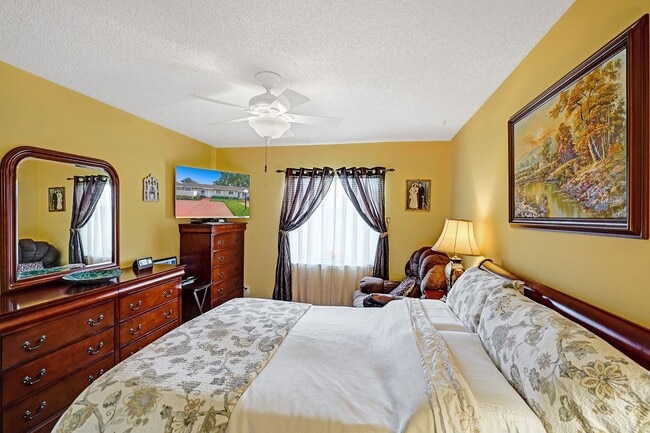 Building Photo - Beautiful 2BR/2BA WITH GARDEN VIEW in the Hear of Boca (55+ community)