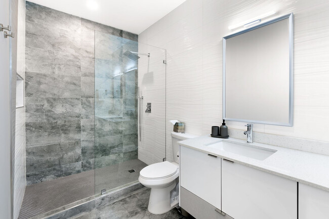 Building Photo - 826 SW 14th Ct