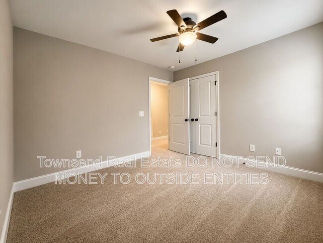 Building Photo - 621 Blawell Cir