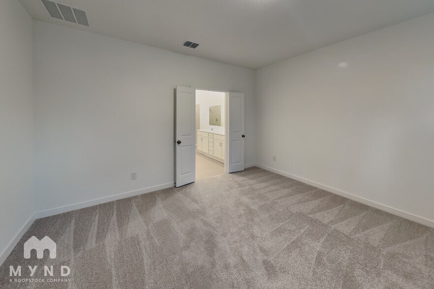 Building Photo - 1746 Milton Dr