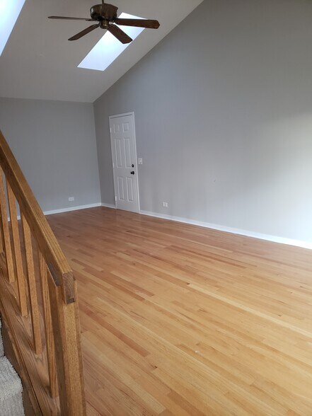 Building Photo - 413 Le Parc Cir