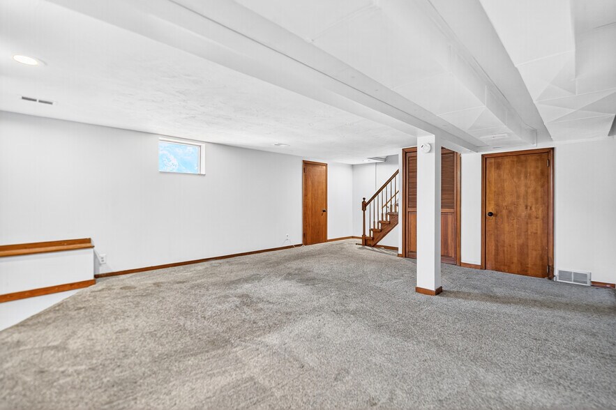 Building Photo - 83 Cedar Ave