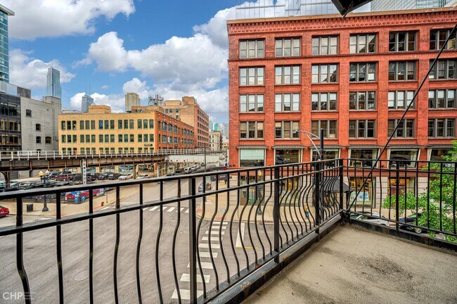 Building Photo - 333 W Hubbard St